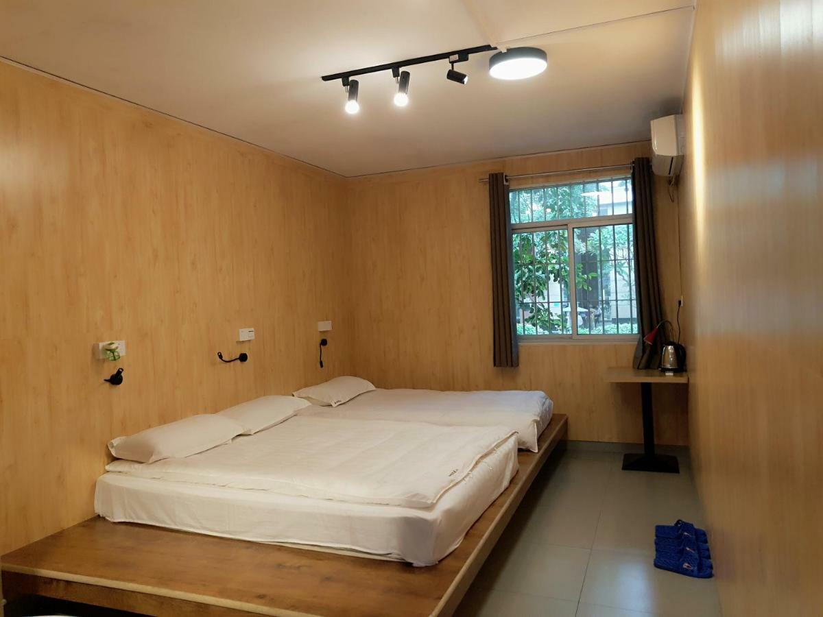 Dong Shan Gaga Hostel Guangzhou Bagian luar foto
